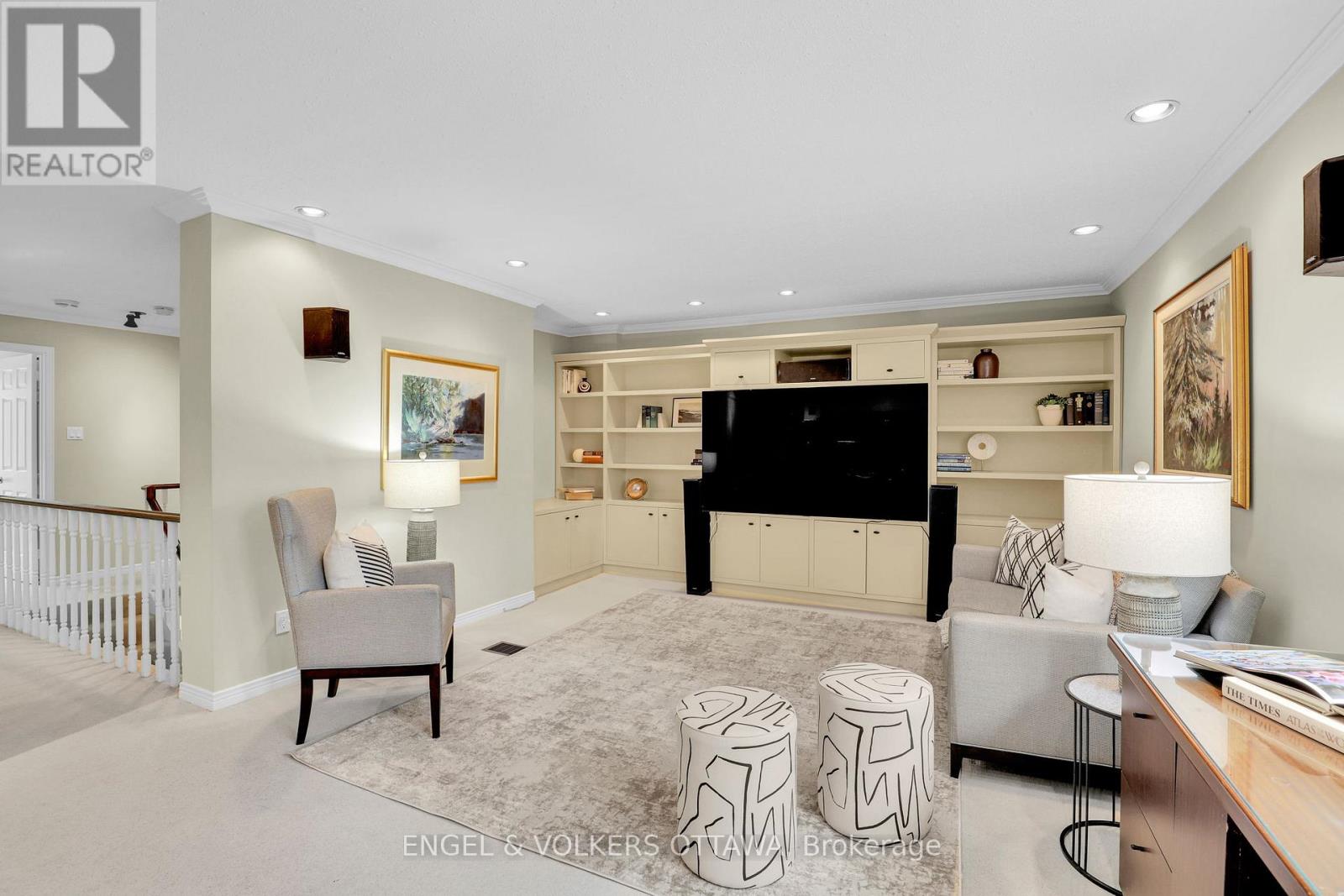 34 CHATSWORTH CRESCENT - 29