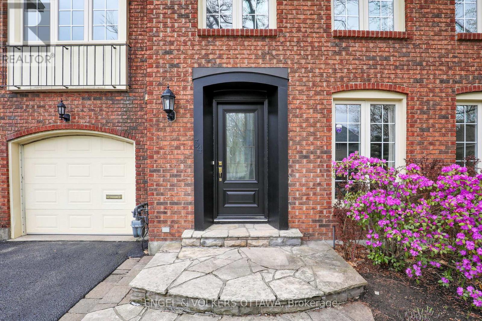 34 CHATSWORTH CRESCENT - 3