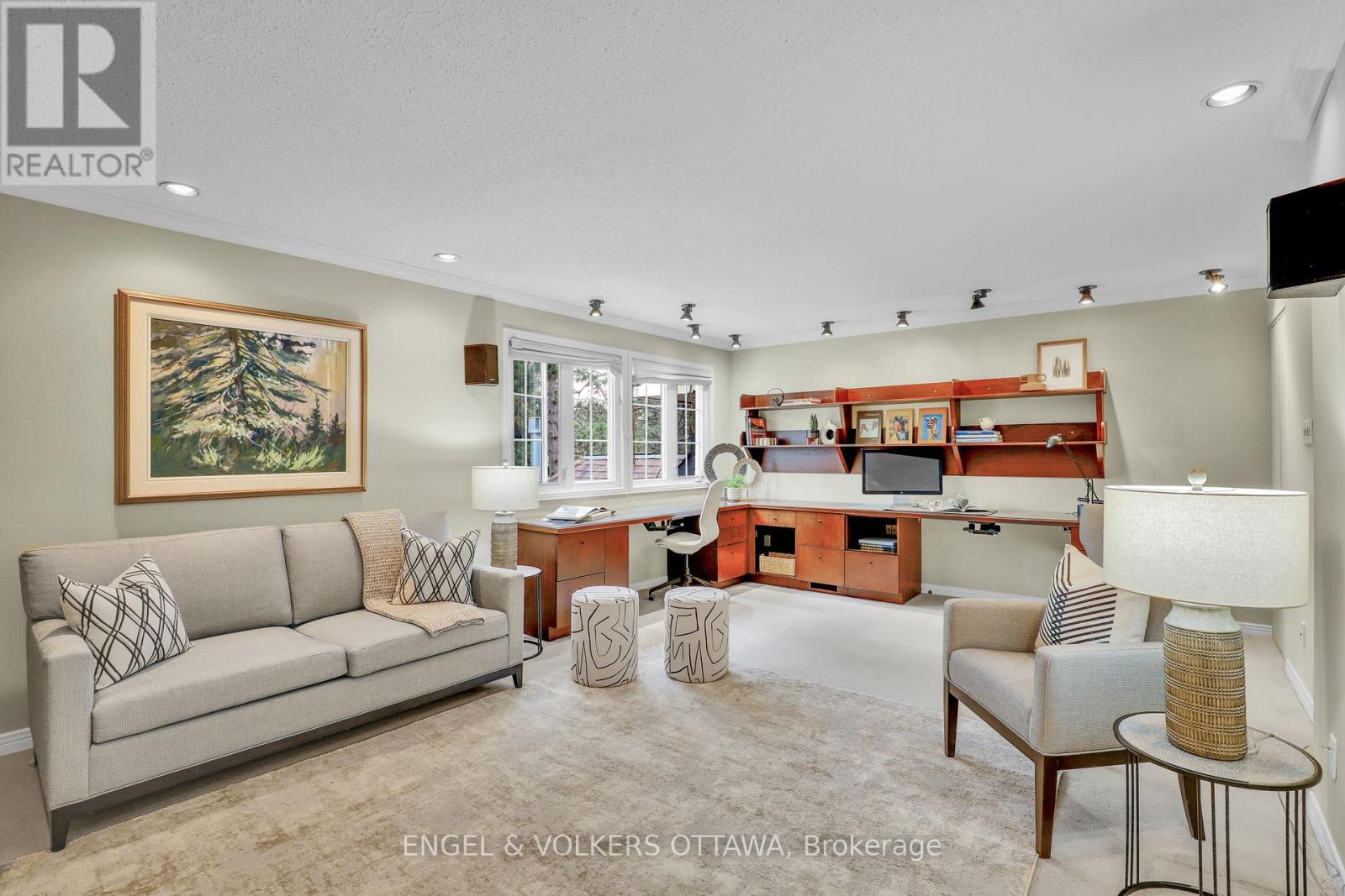 34 CHATSWORTH CRESCENT - 30