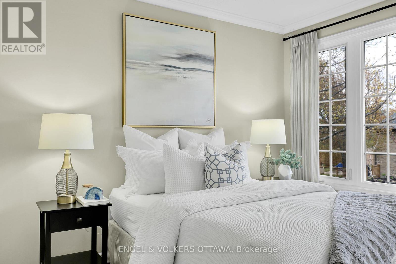 34 CHATSWORTH CRESCENT - 32