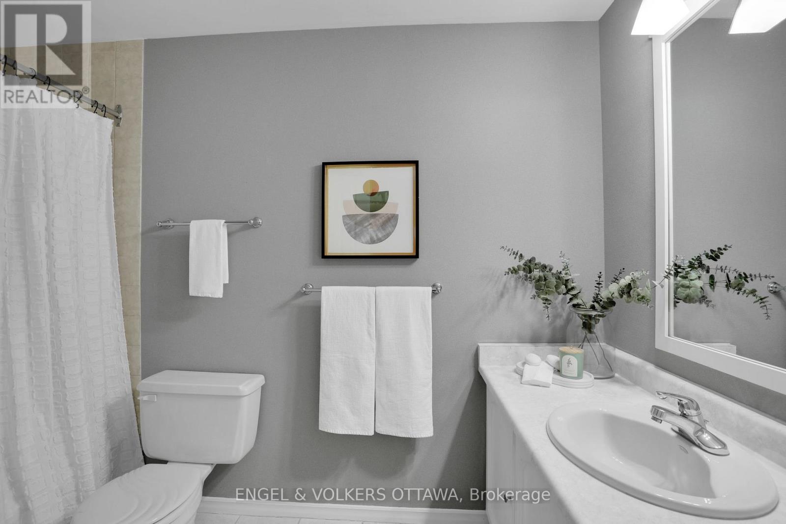34 CHATSWORTH CRESCENT - 34
