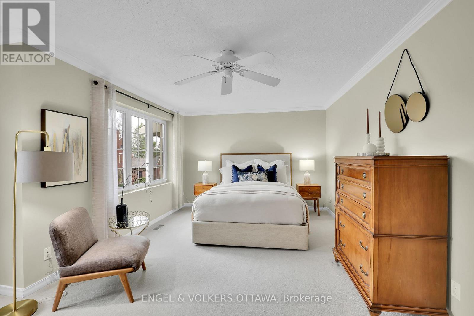 34 CHATSWORTH CRESCENT - 35