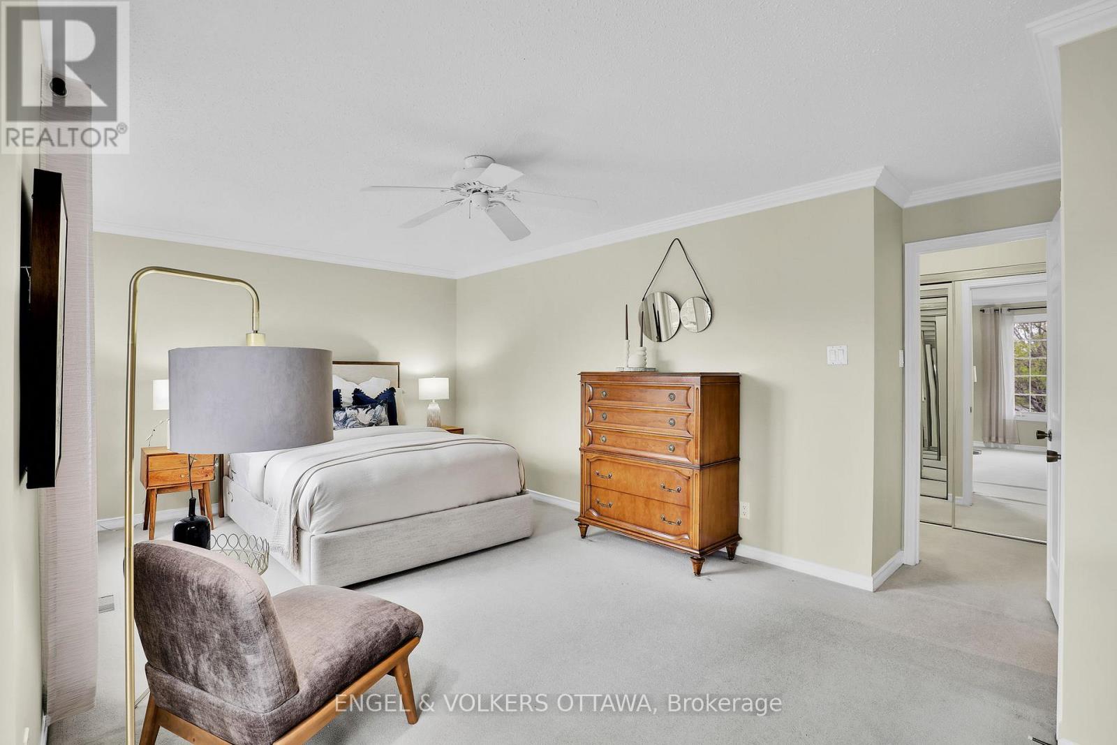 34 CHATSWORTH CRESCENT - 36
