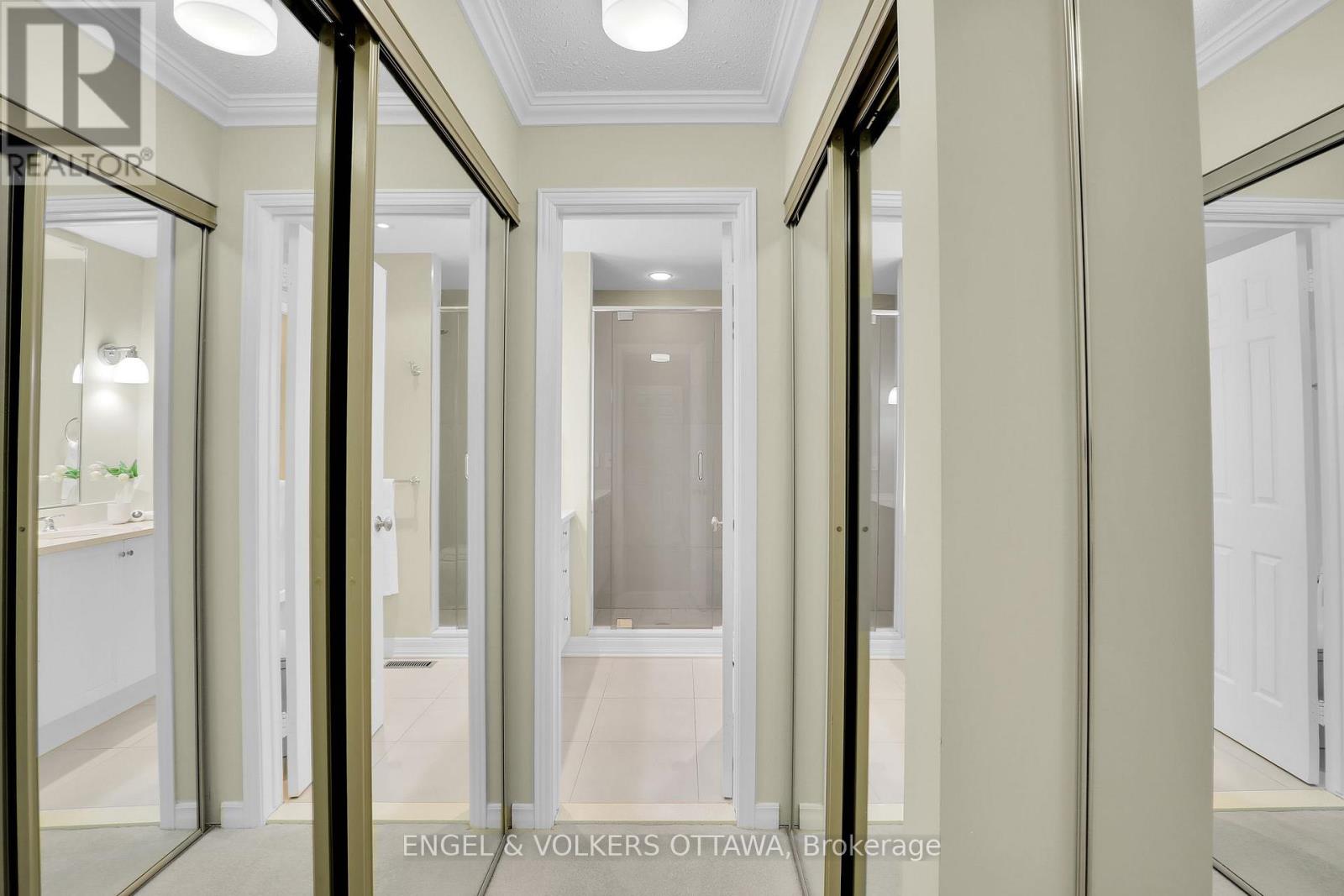 34 CHATSWORTH CRESCENT - 38