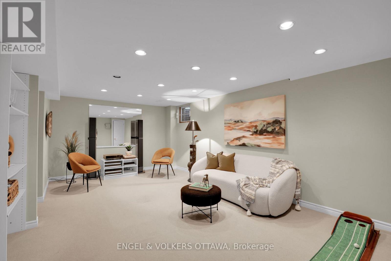34 CHATSWORTH CRESCENT - 40