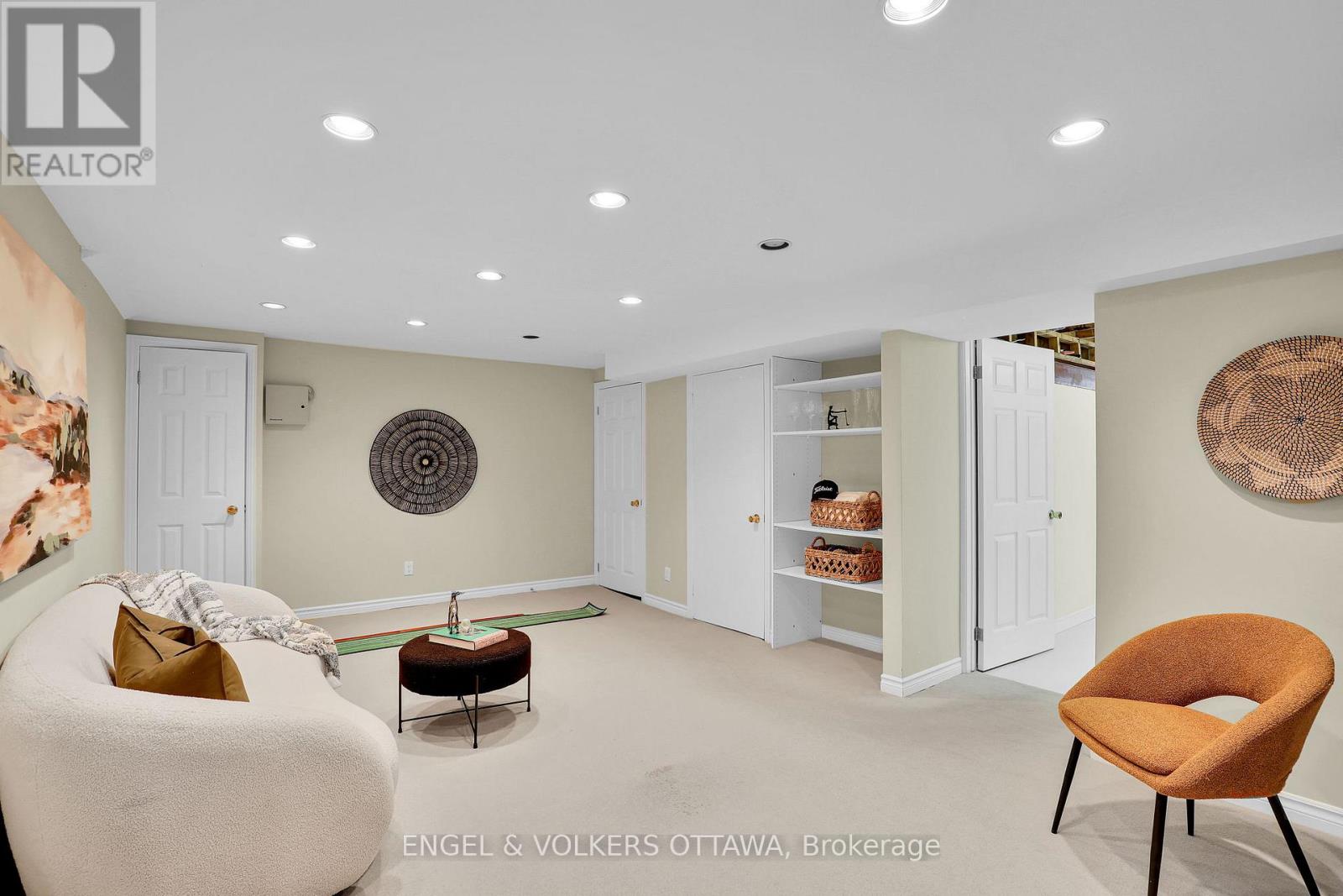 34 CHATSWORTH CRESCENT - 41