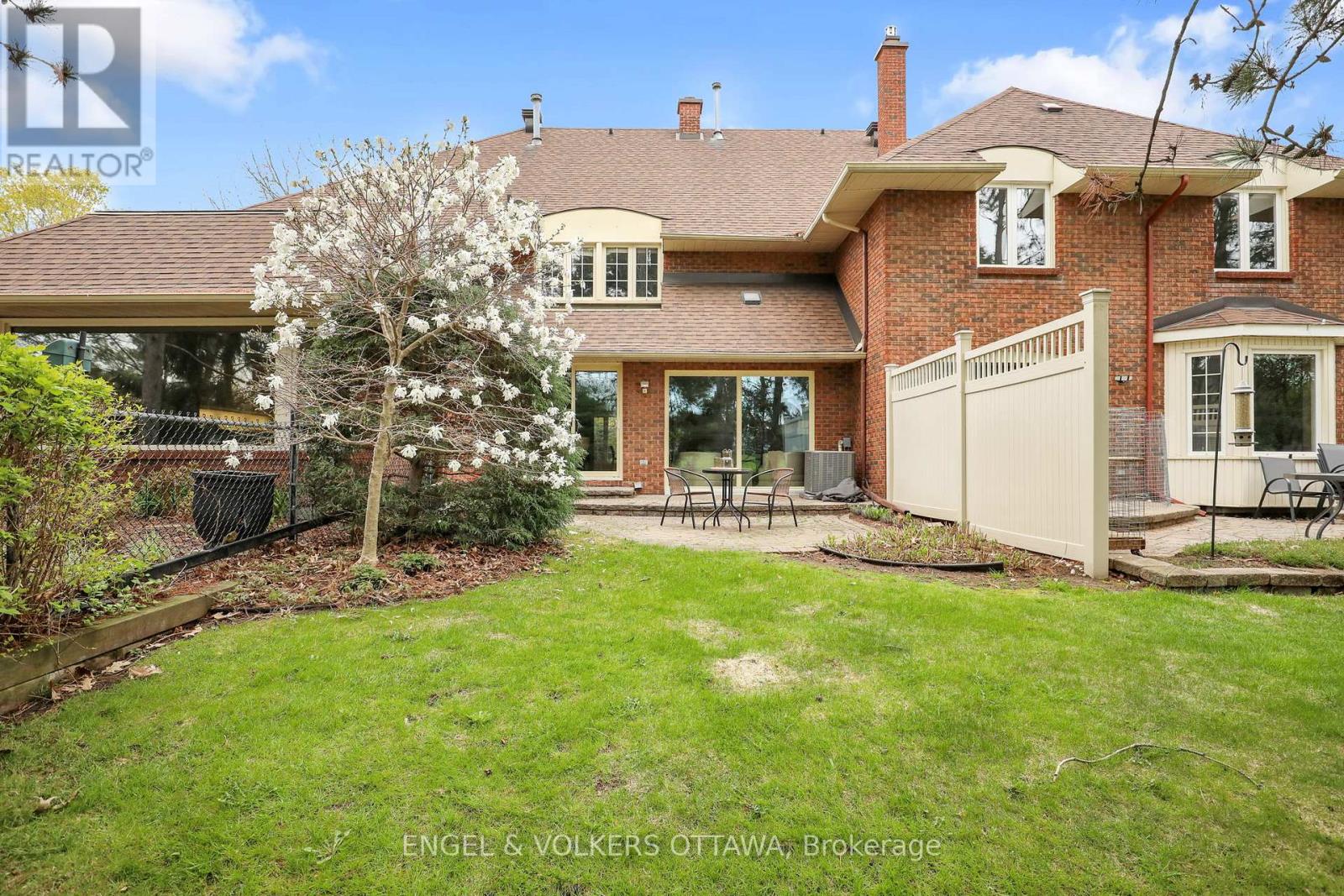 34 CHATSWORTH CRESCENT - 42