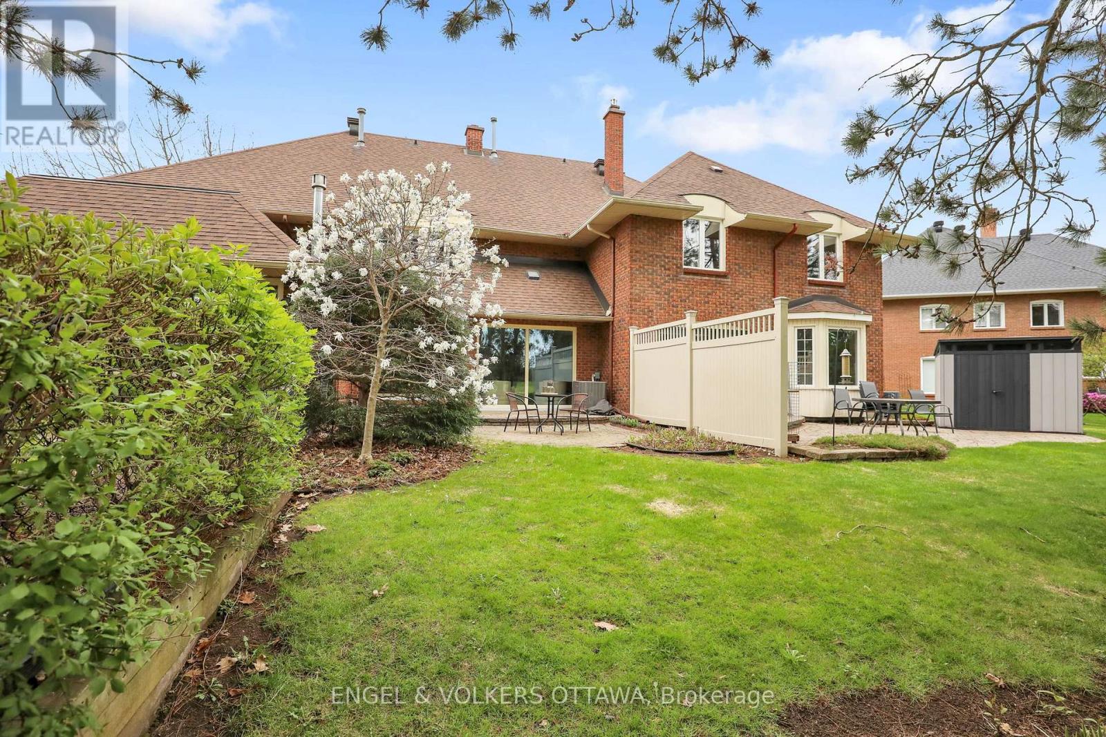 34 CHATSWORTH CRESCENT - 47