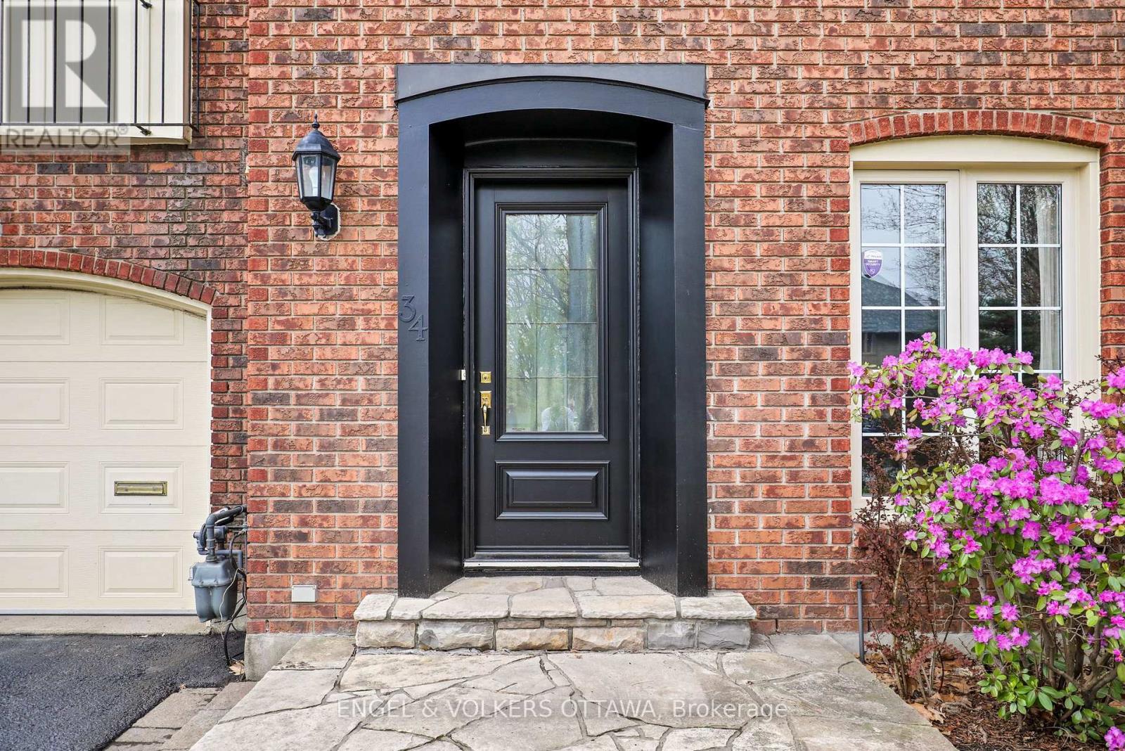 34 CHATSWORTH CRESCENT - 6