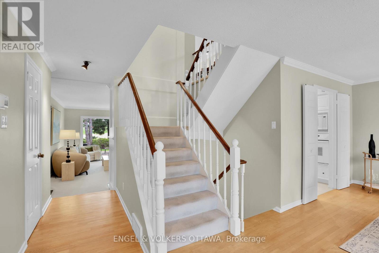 34 CHATSWORTH CRESCENT - 9