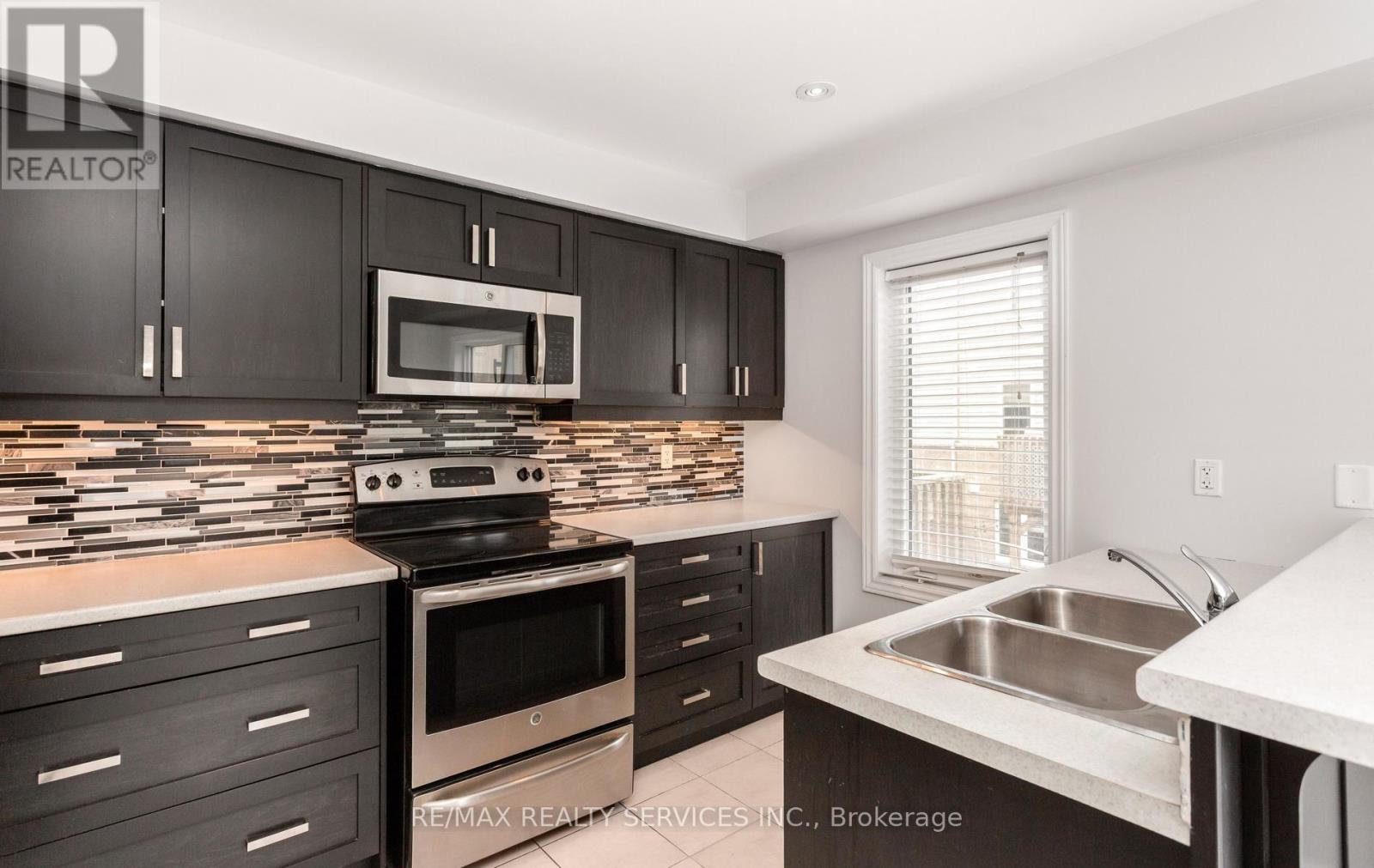 21 DORCHESTER TERRACE - 20