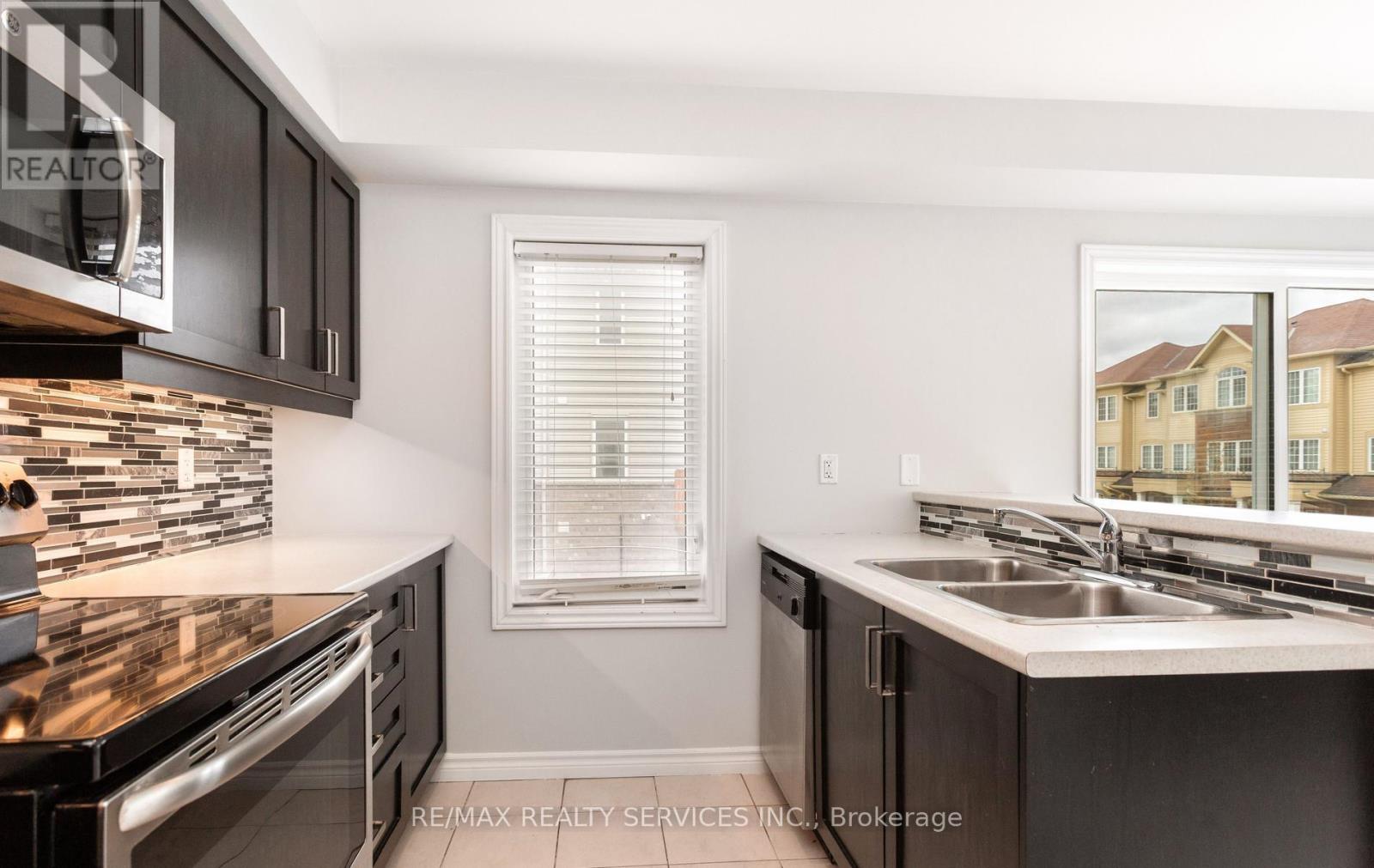 21 DORCHESTER TERRACE - 21