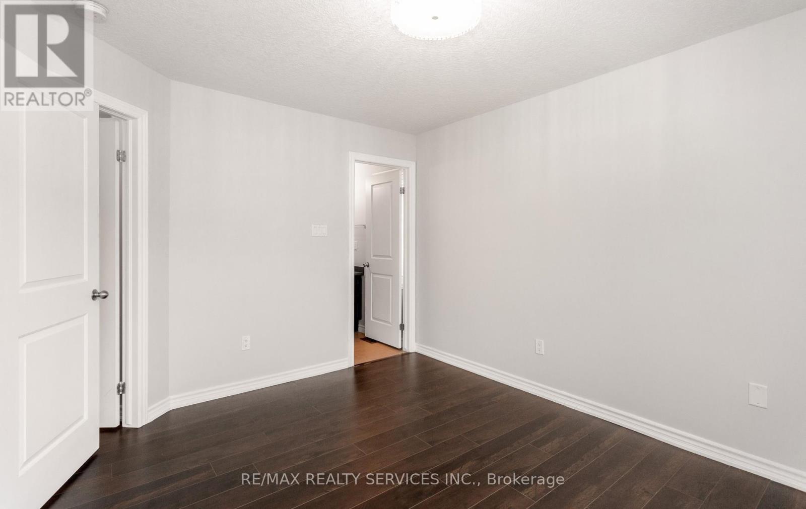 21 DORCHESTER TERRACE - 31
