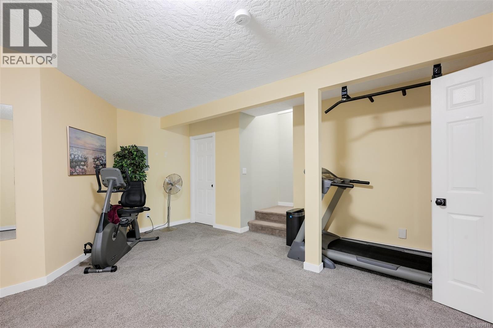 1143 Fern Ridge Dr - 64