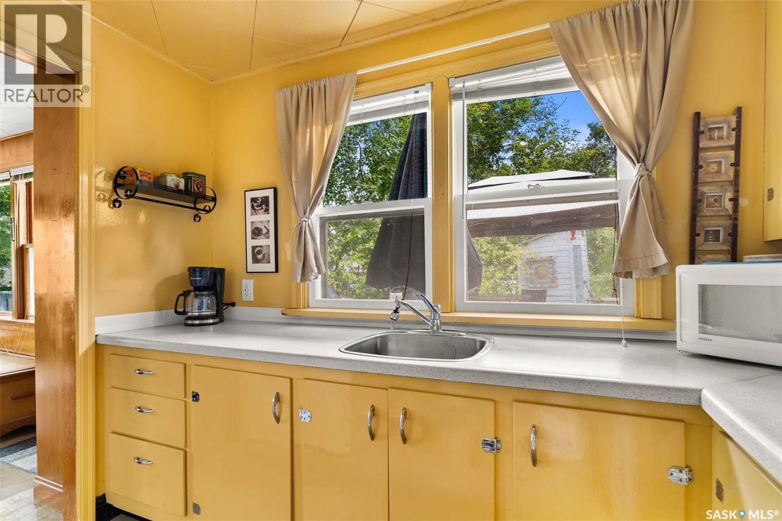 223 2nd STREET E - 10