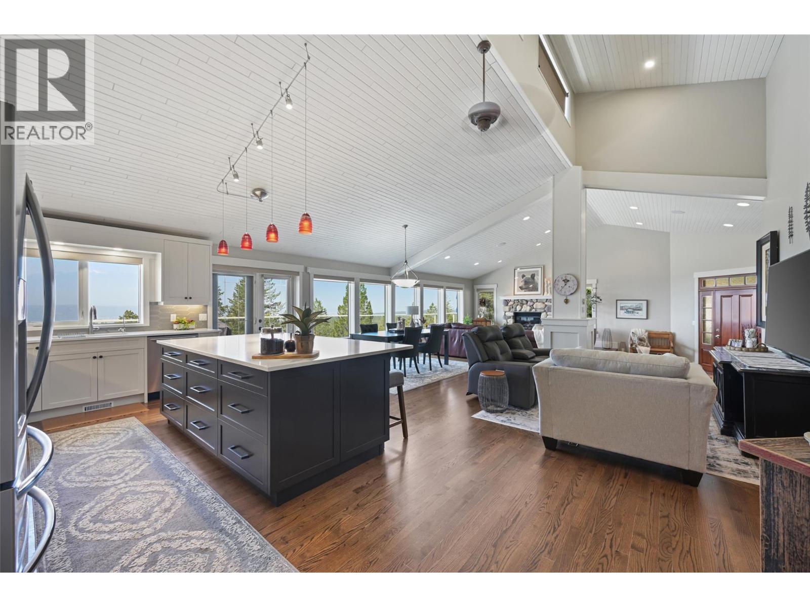9520 Juniper Heights Road, Invermere