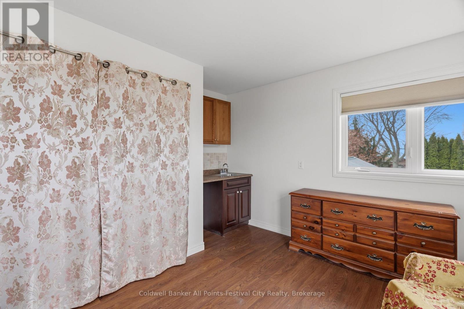 13 RAVINE PARK ROAD S - 36