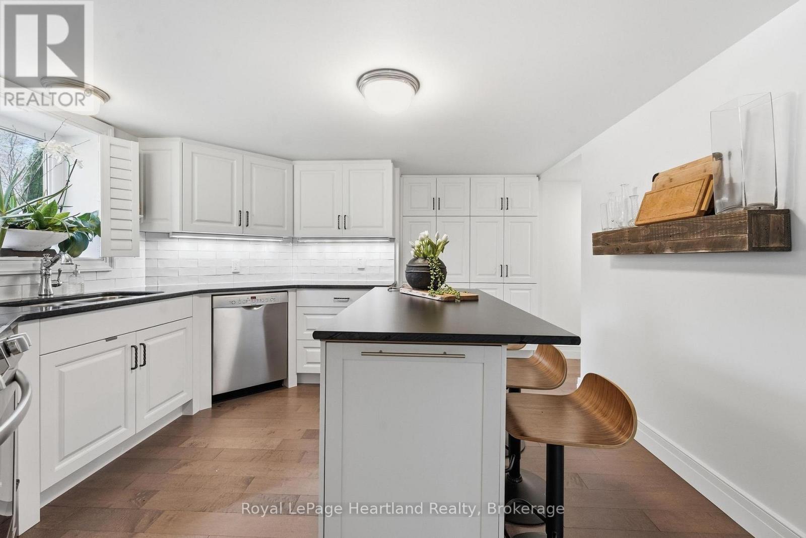 #100 5 COBOURG STREET - 19