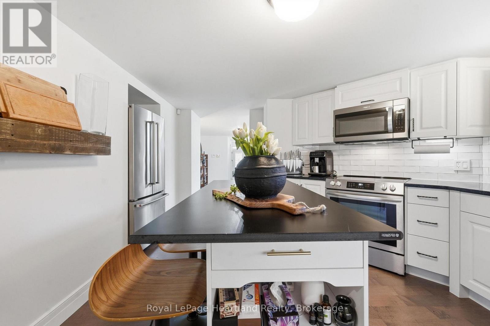 #100 5 COBOURG STREET - 21