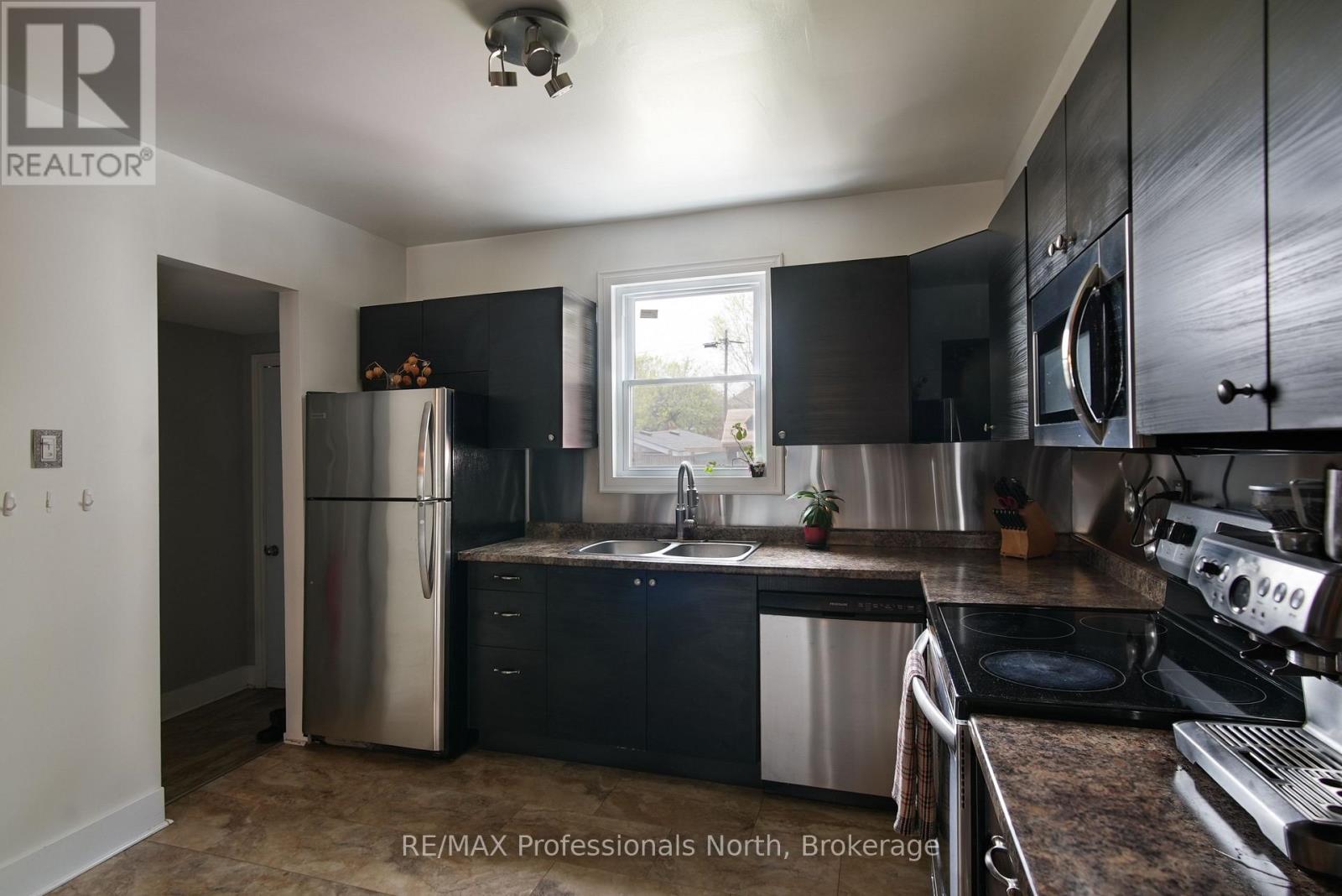 143 BARNESDALE AVENUE N - 29