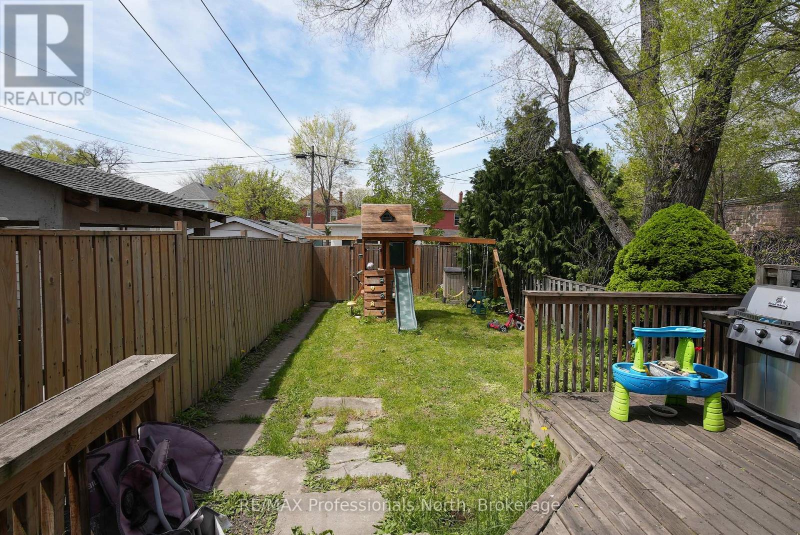 143 BARNESDALE AVENUE N - 33
