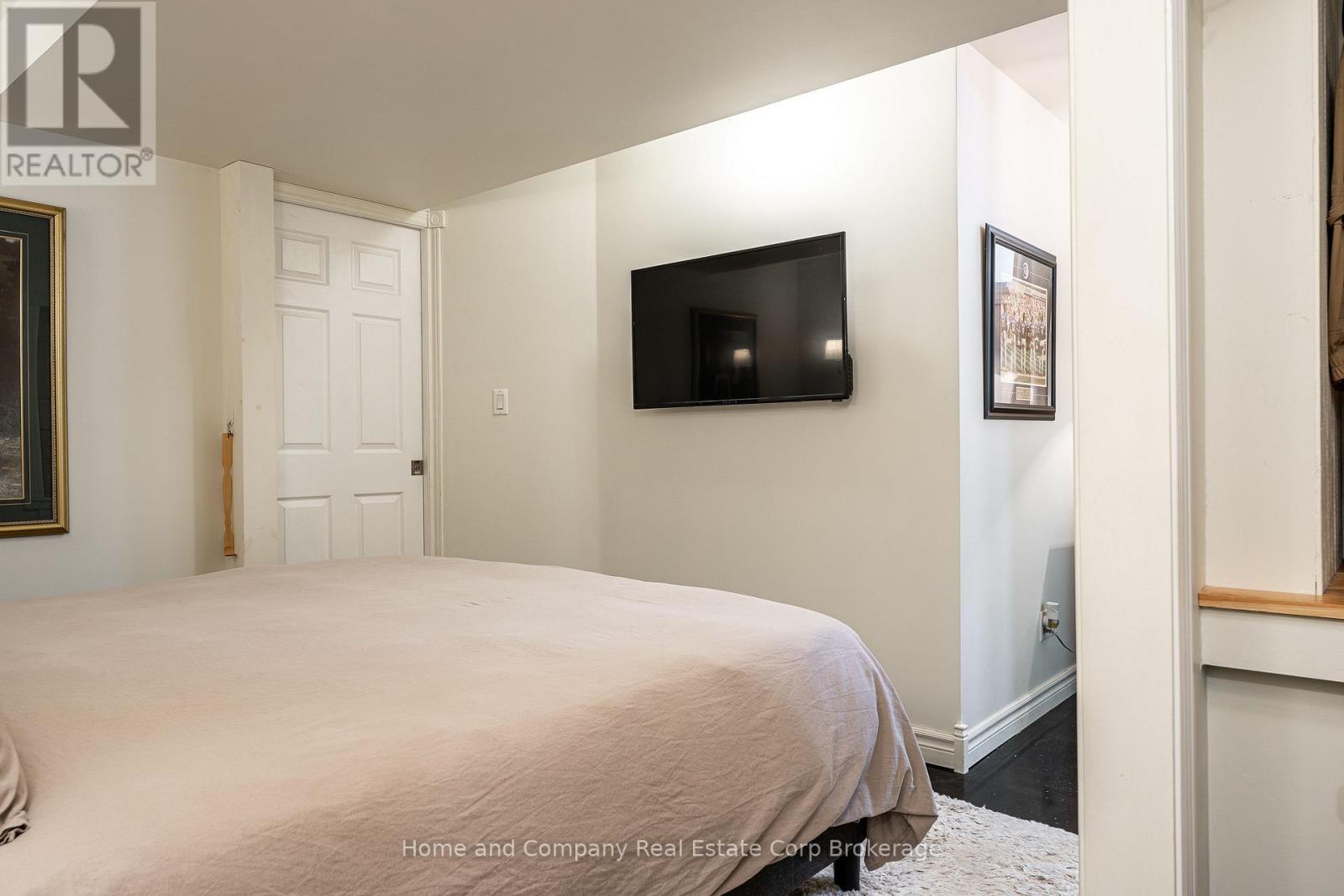 32 CHERRY STREET - 32