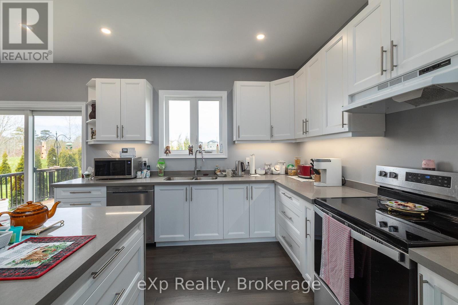 43 COUNTRY CRESCENT - 11