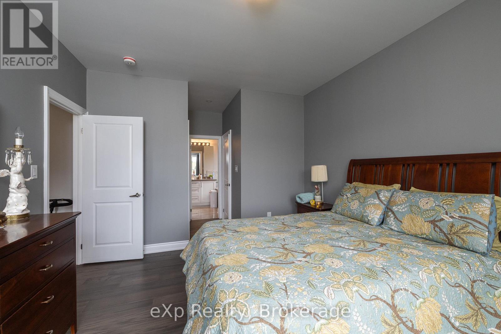 43 COUNTRY CRESCENT - 14