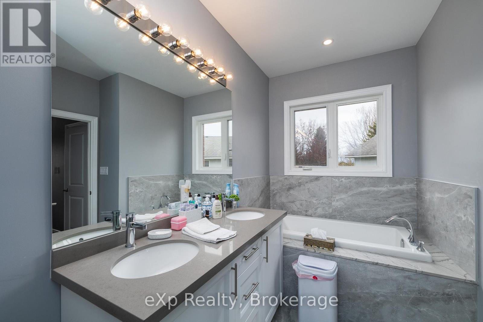 43 COUNTRY CRESCENT - 15