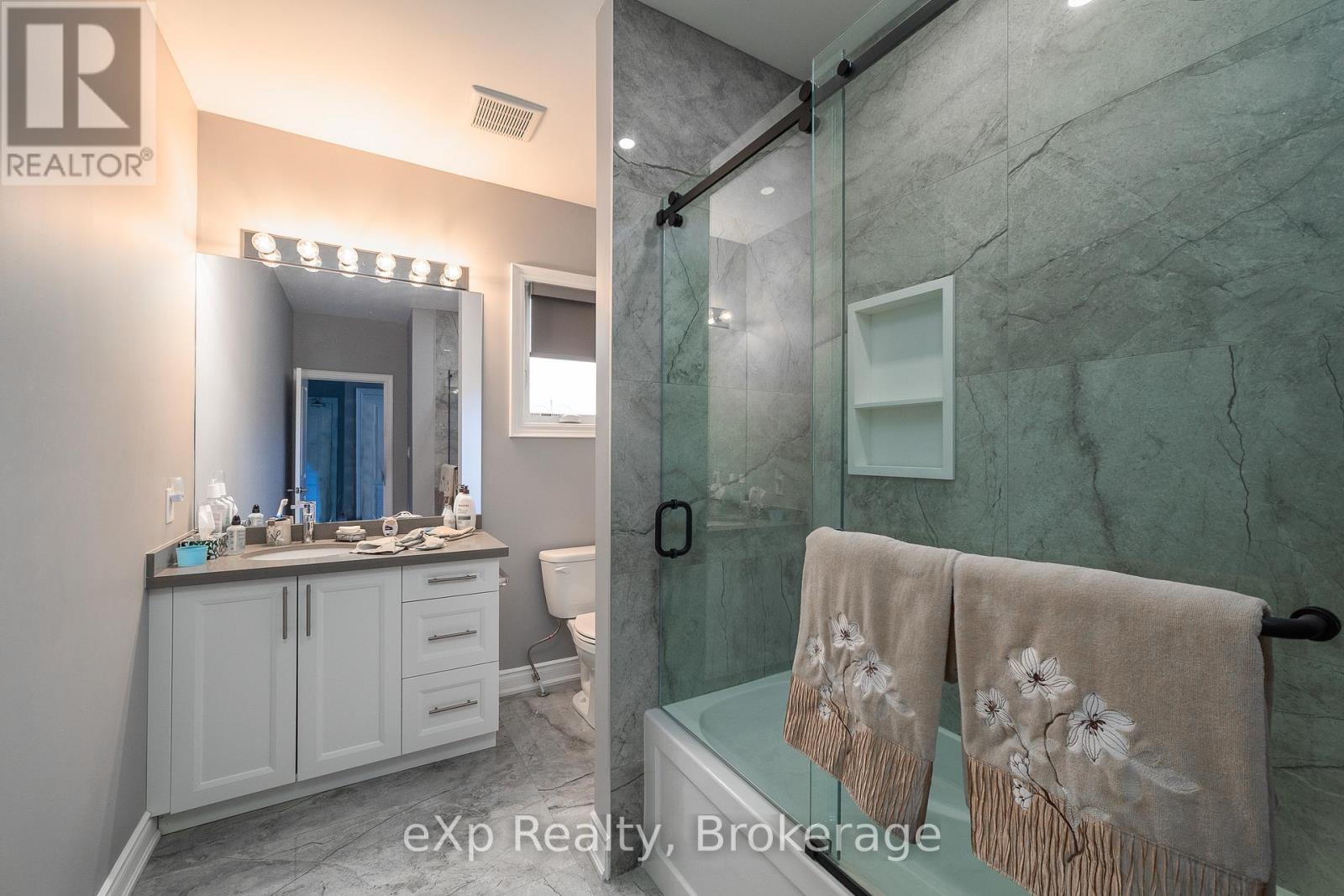 43 COUNTRY CRESCENT - 17