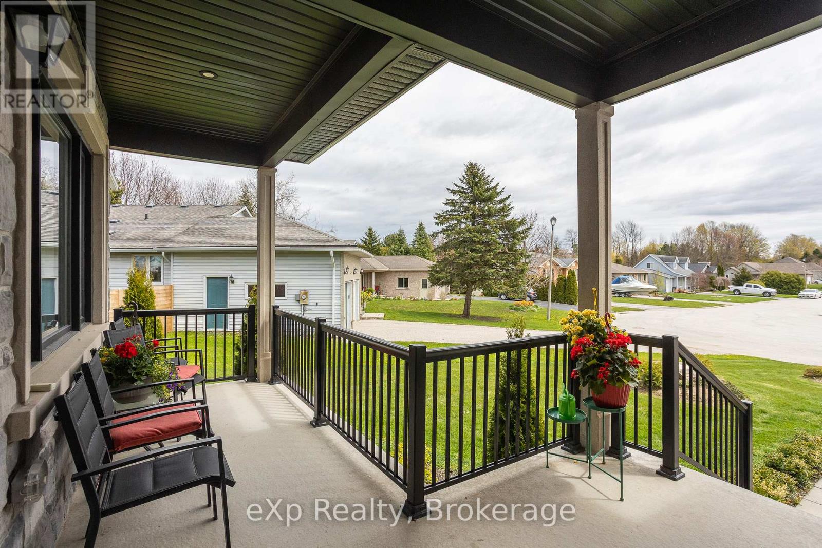 43 COUNTRY CRESCENT - 2