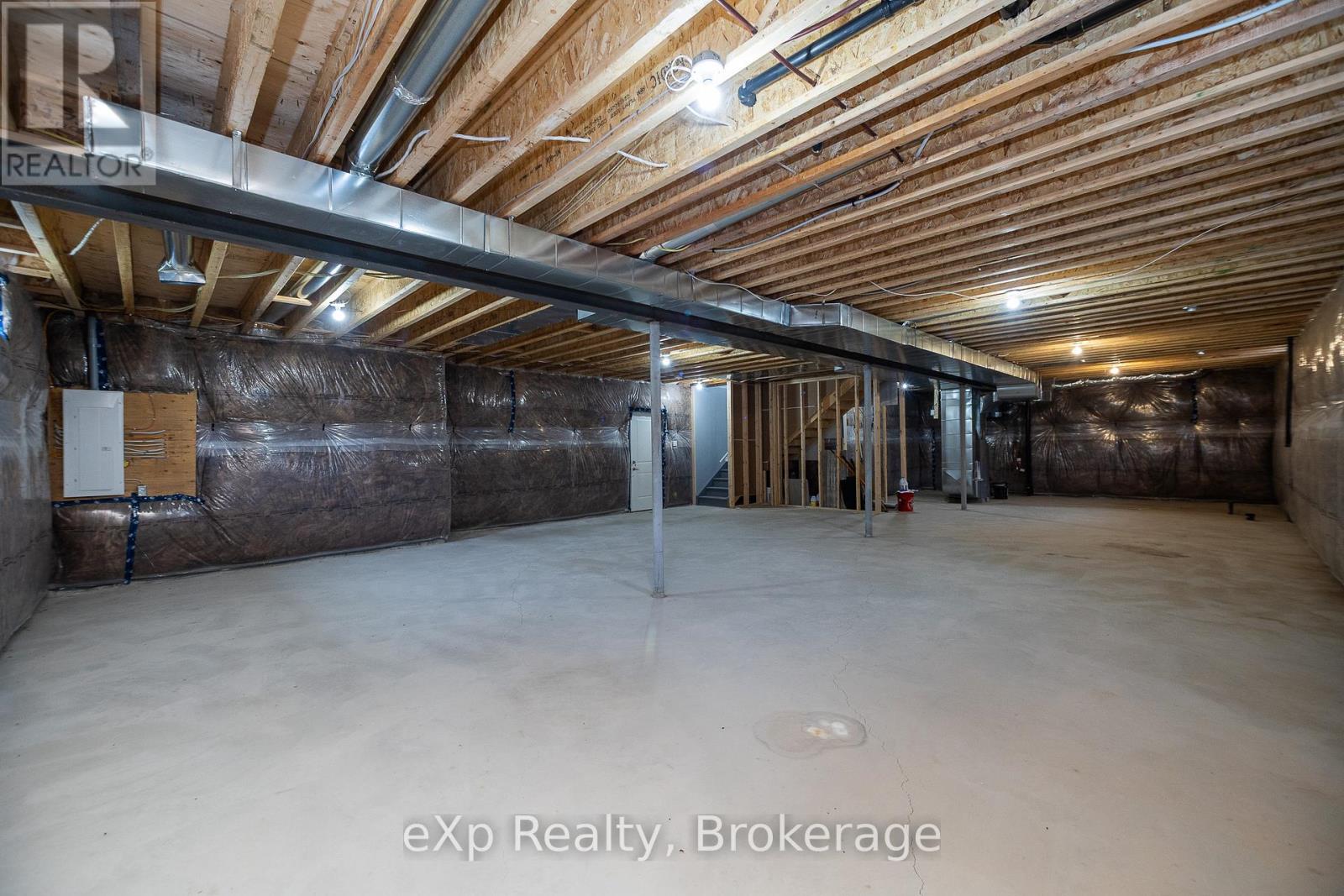 43 COUNTRY CRESCENT - 21