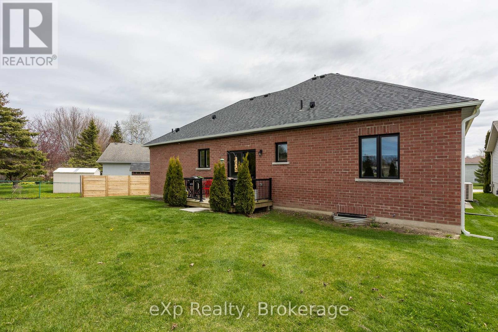 43 COUNTRY CRESCENT - 24