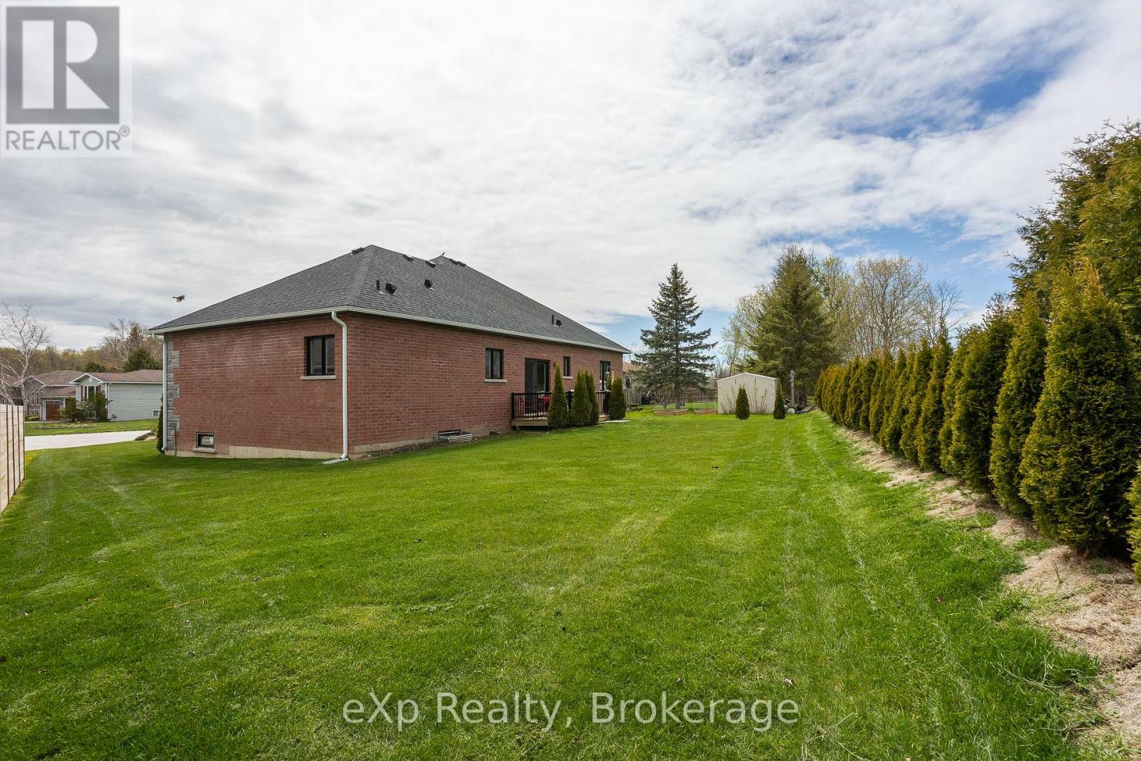 43 COUNTRY CRESCENT - 28