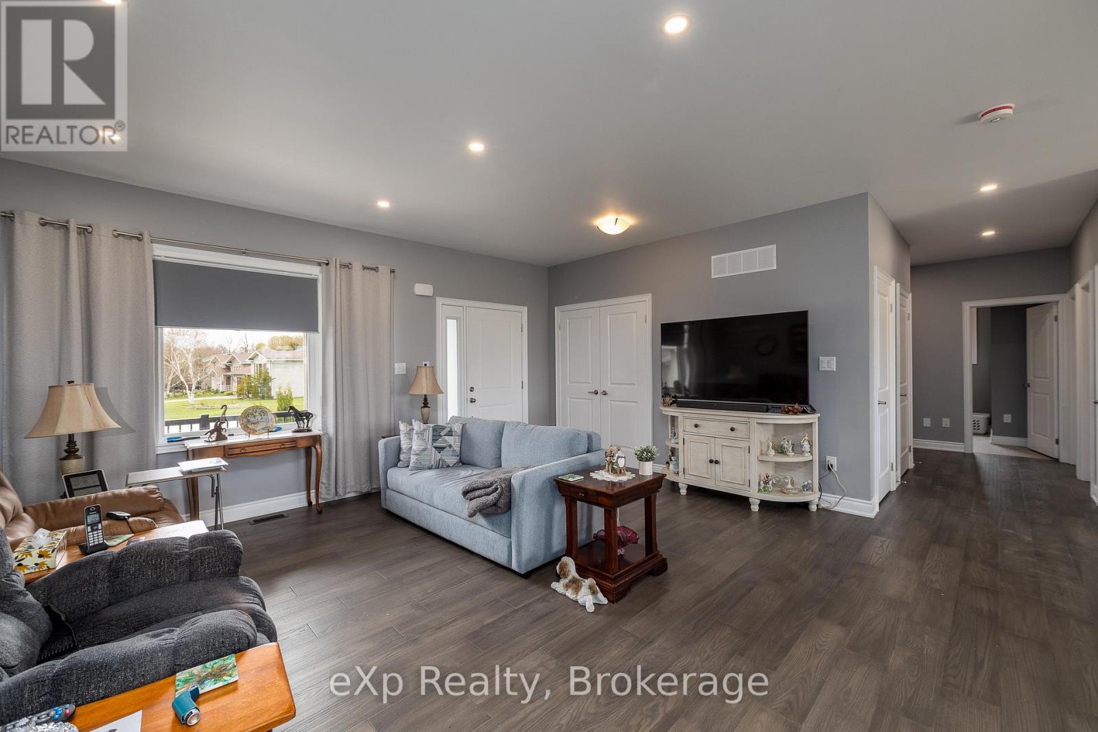 43 COUNTRY CRESCENT - 3