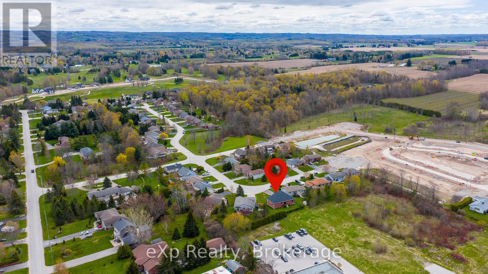 43 COUNTRY CRESCENT - 34