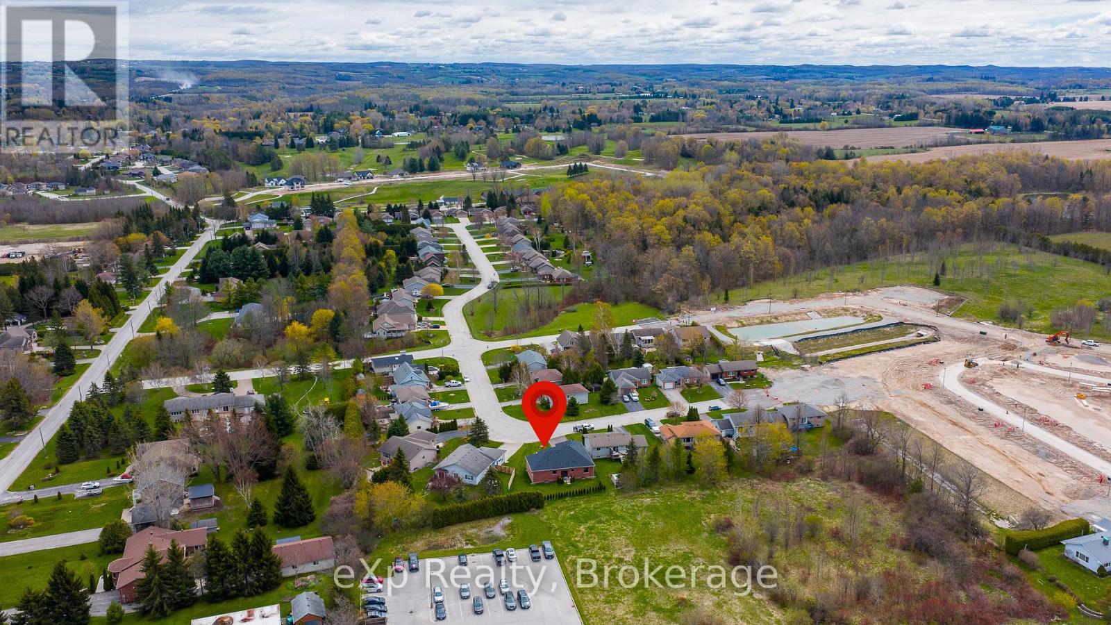 43 COUNTRY CRESCENT - 35