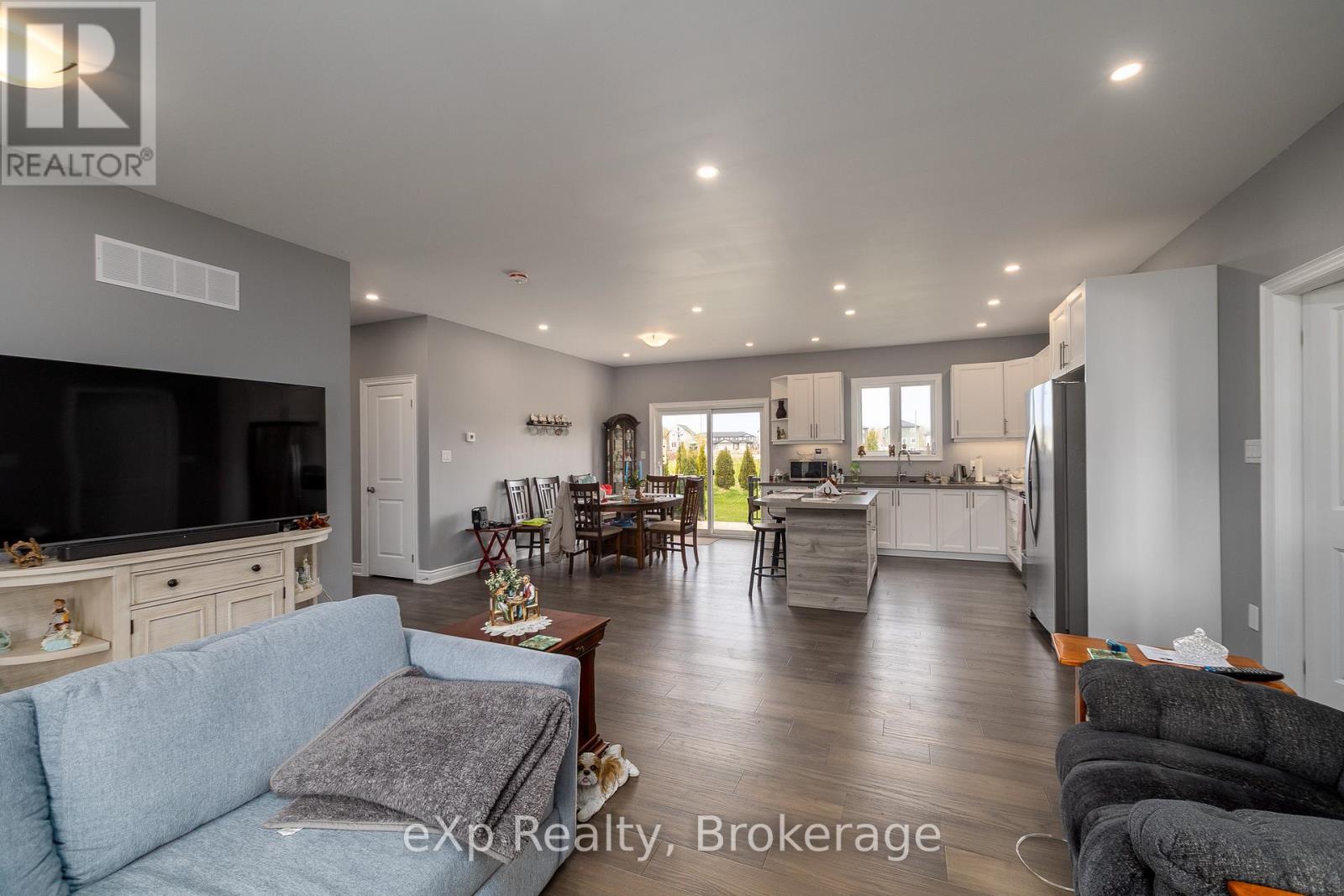43 COUNTRY CRESCENT - 6