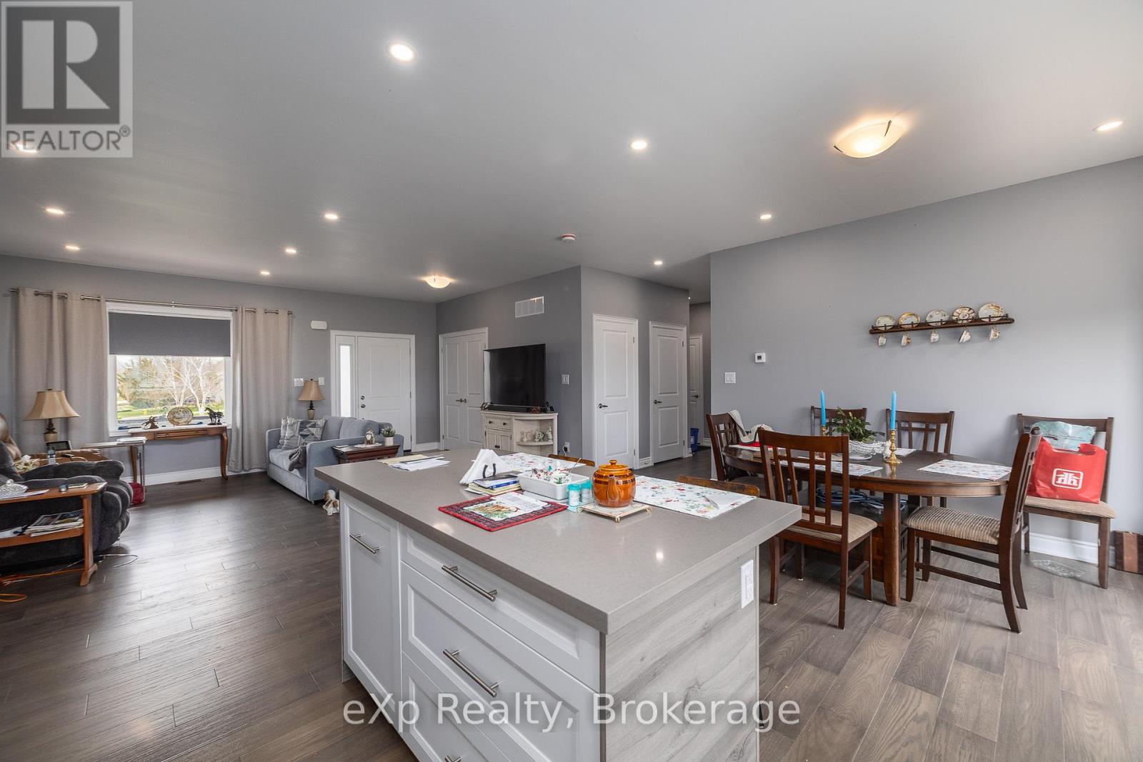 43 COUNTRY CRESCENT - 7