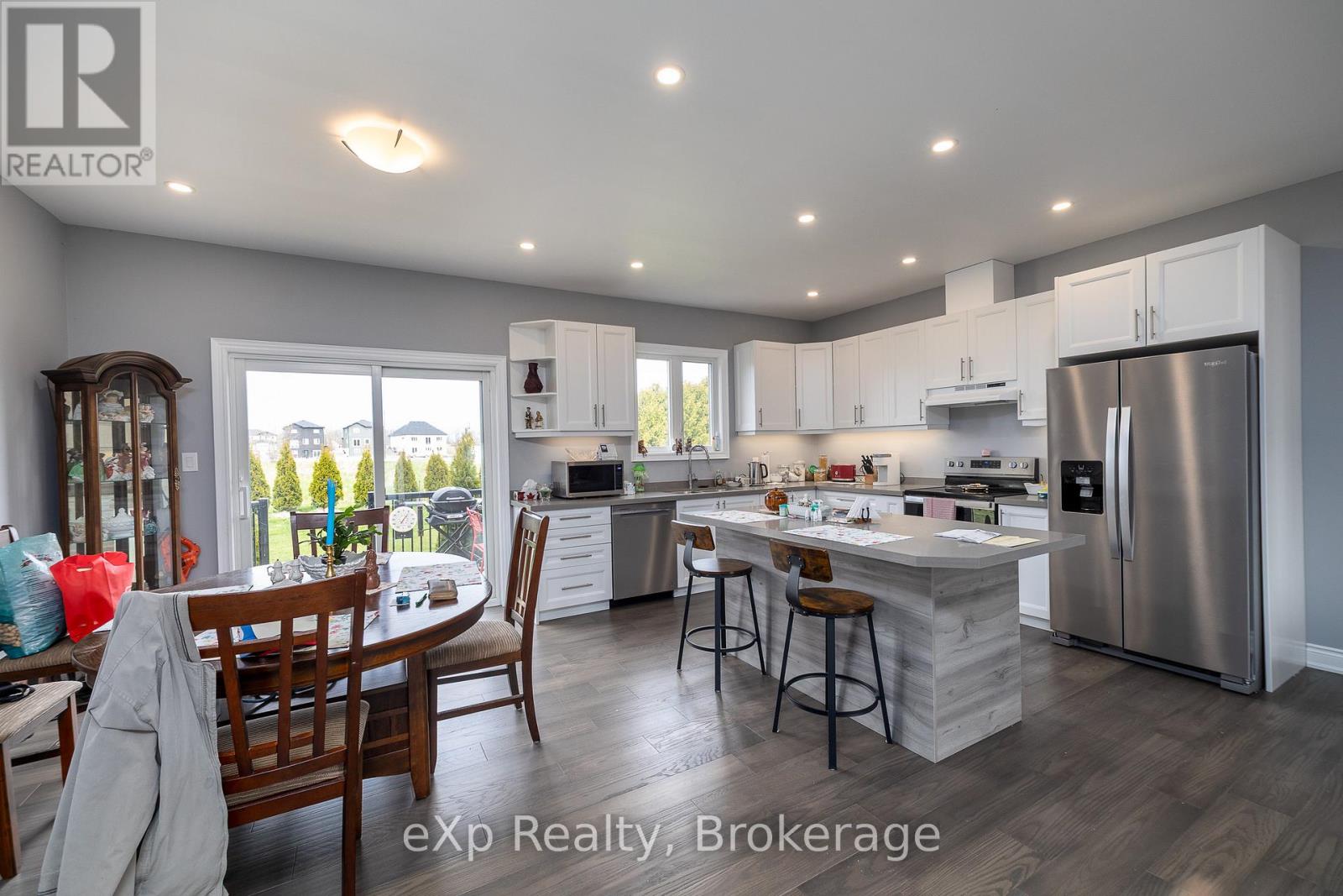 43 COUNTRY CRESCENT - 9