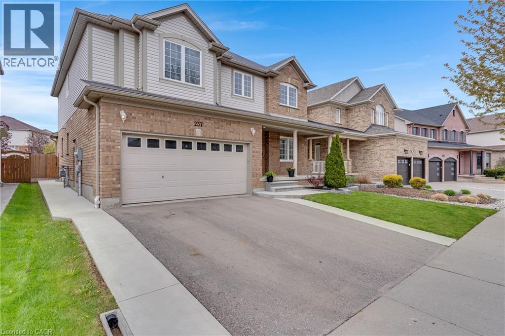 237 WATERBEND Crescent, Kitchener, Ontario, N2A4L3 — Photo 3