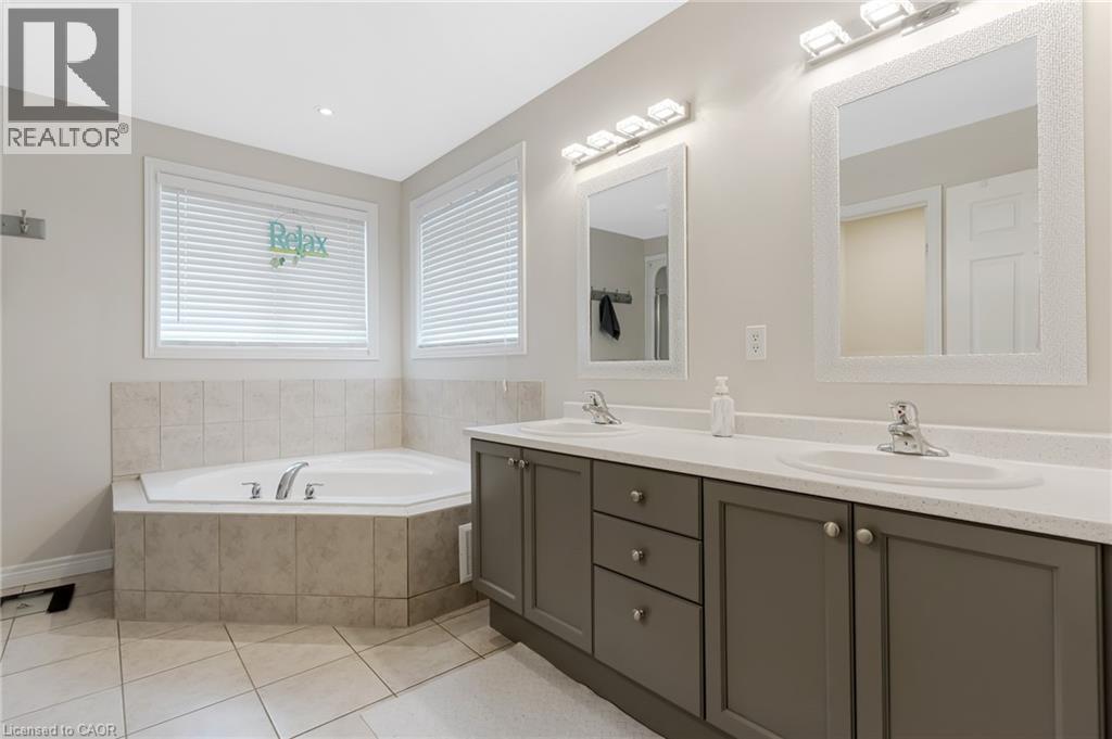 237 WATERBEND Crescent, Kitchener, Ontario, N2A4L3 — Photo 38