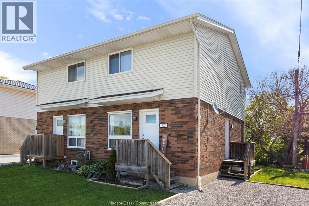 202 ARTHUR STREET North - 2