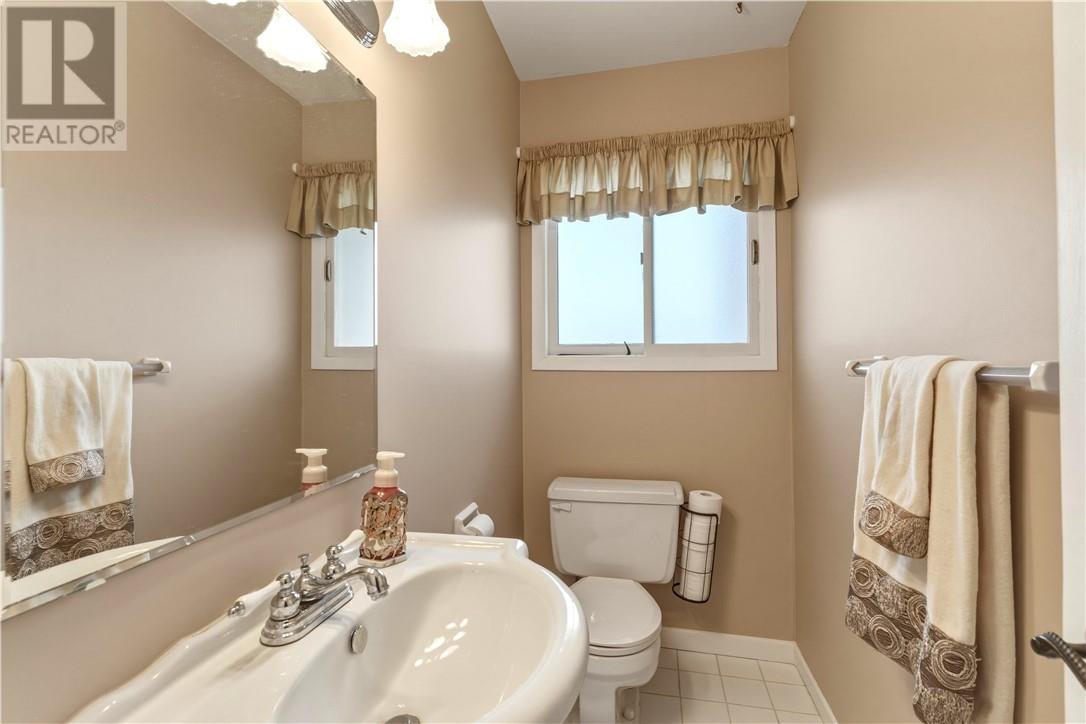 718 Auger Avenue - 16