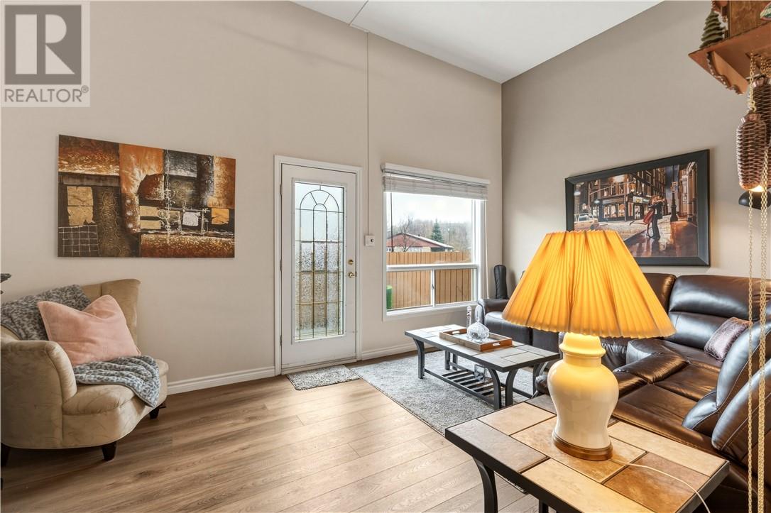 718 Auger Avenue - 7