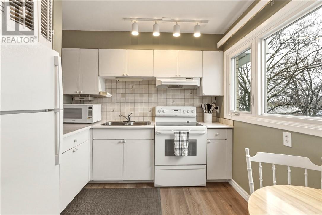 718 Auger Avenue - 8