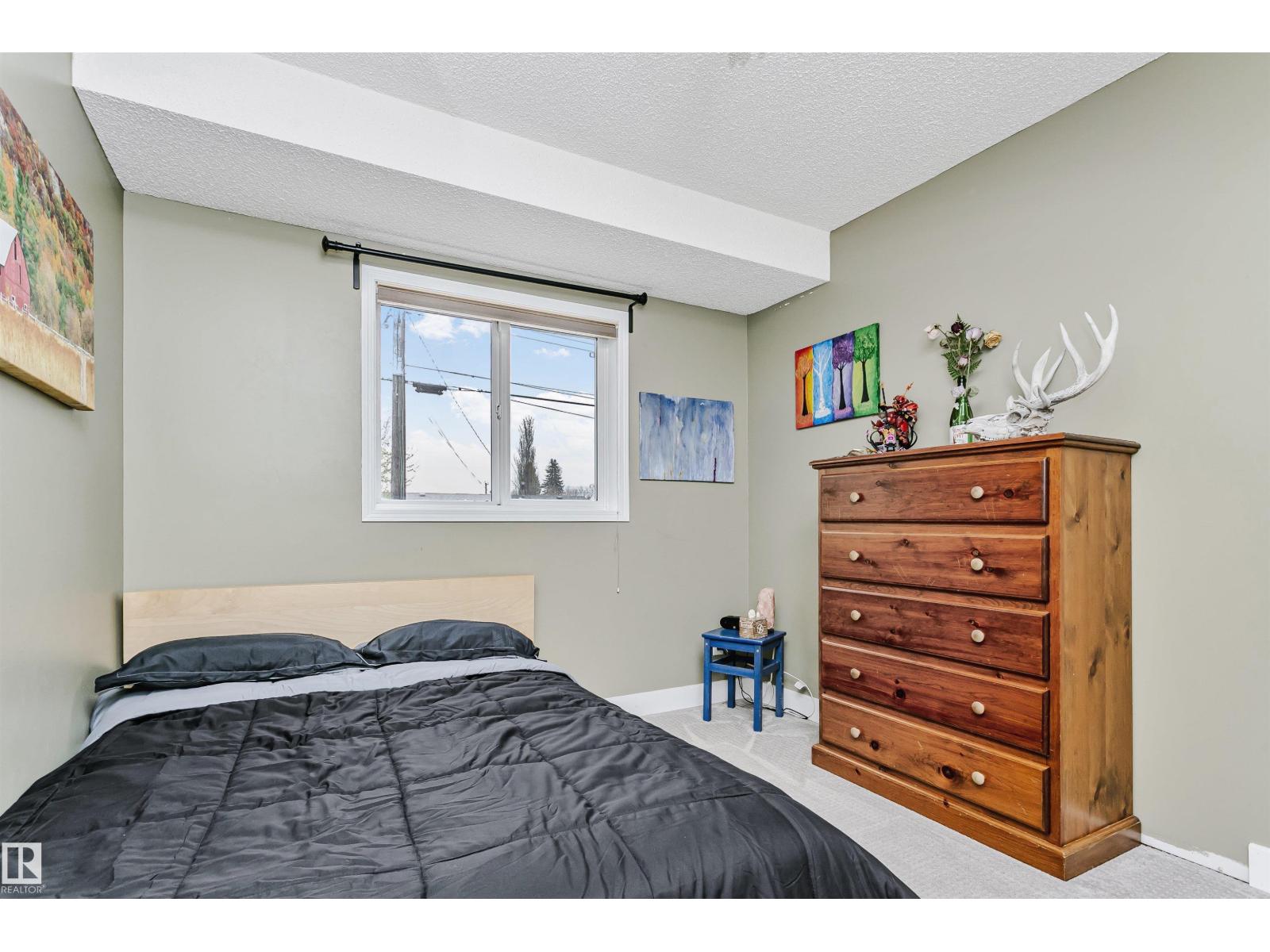 12907 136 ST NW NW, Edmonton