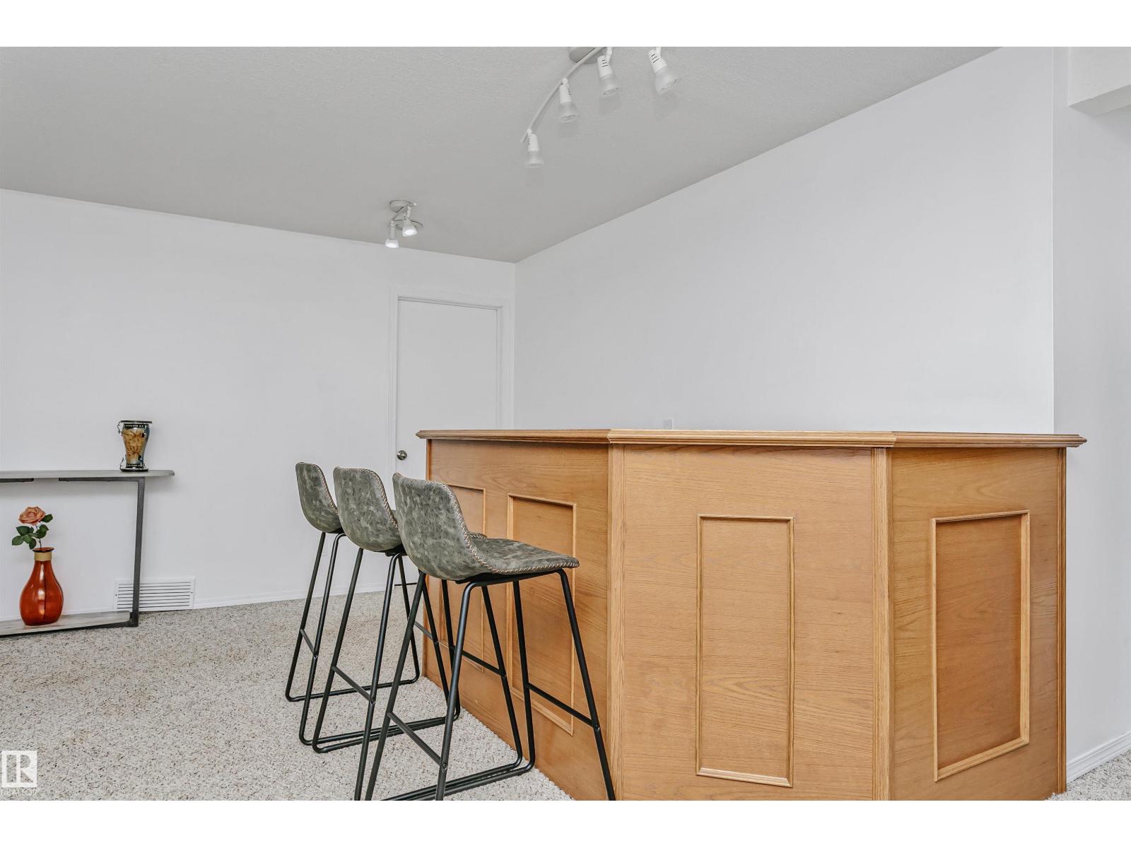 12907 136 ST NW NW, Edmonton