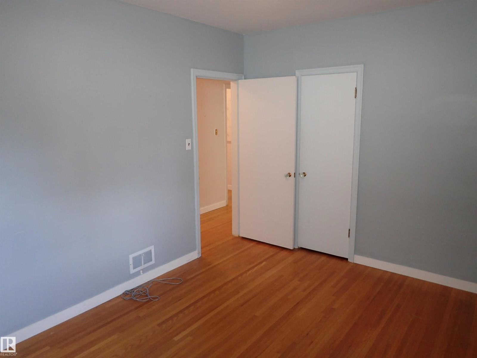9126 117 ST NW - 15