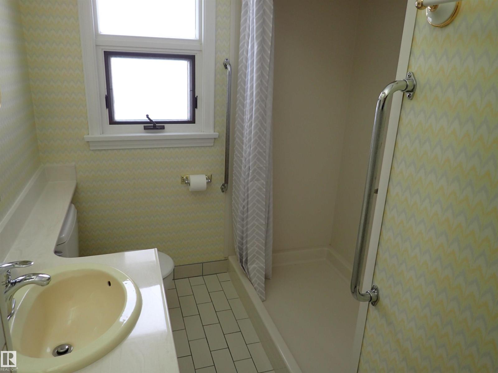 9126 117 ST NW - 17